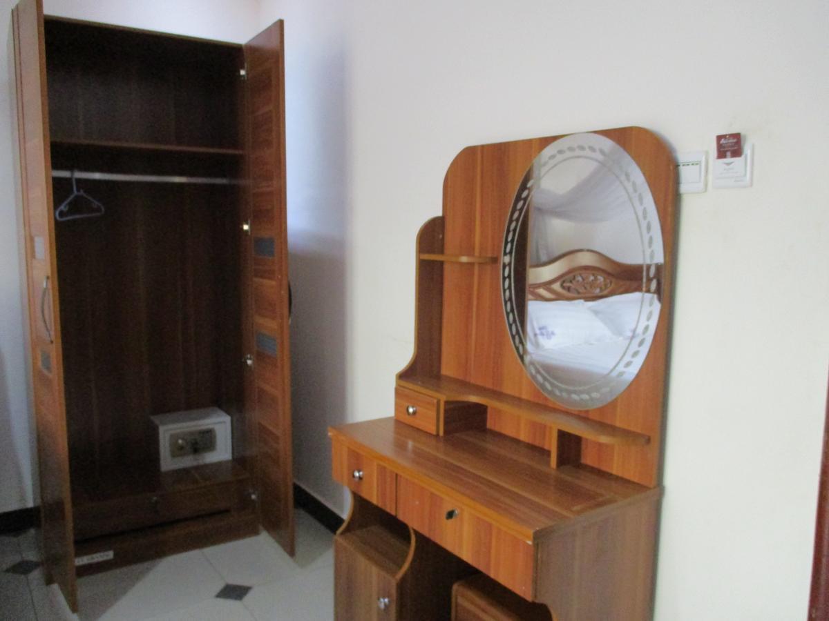 La Grande Hotel Kampala Zewnętrze zdjęcie