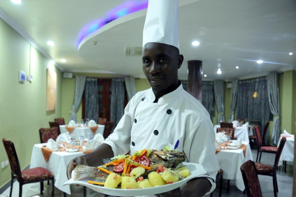 La Grande Hotel Kampala Zewnętrze zdjęcie