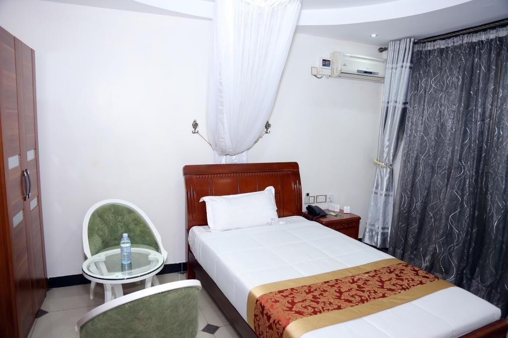 La Grande Hotel Kampala Zewnętrze zdjęcie