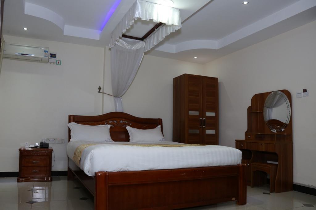 La Grande Hotel Kampala Zewnętrze zdjęcie
